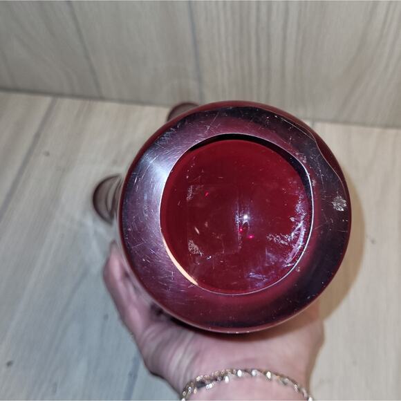 Vtg 70s Elegant Ruby Red Glass Hankerchief Vase Large 8.5" Thick MCM - Picture 4 of 9